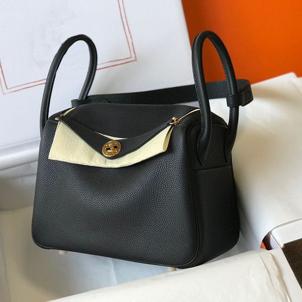 designer lindys 2022 bag taurillon clemence leather totes women shoulder messenger bags large capacity crossbody 19cm 26cm
designer lindys 2022 bag taurillon clemence leather totes women shoulder messenger bags large capacity crossbody 19cm 26cm
