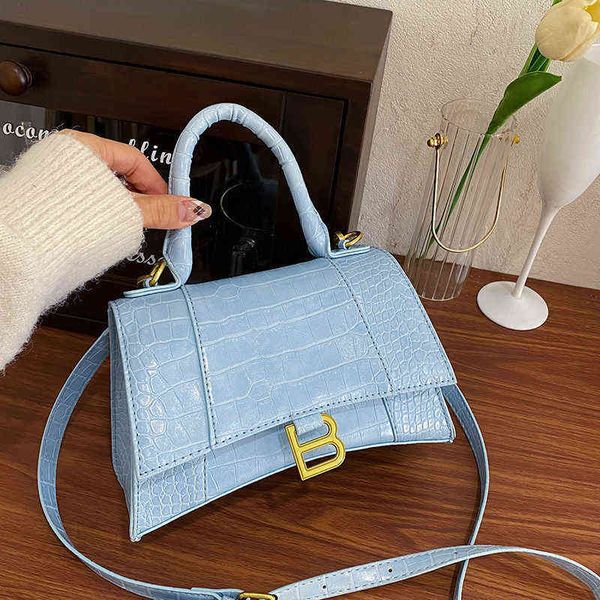 designer luxury for womens bags handbag b-shaped paris single shoulder messenger fashion balencigas shoulder oblique span wallet versatile t
designer luxury for womens bags handbag b-shaped paris single shoulder messenger fashion balencigas shoulder oblique span wallet versatile t