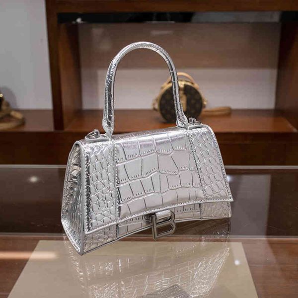 handbags 70% off crocodile pattern women's bag 2022 new hourglass luxury sling one shoulder diagonal cross leisure portable purses
handbags 70% off crocodile pattern women's bag 2022 new hourglass luxury sling one shoulder diagonal cross leisure portable purses