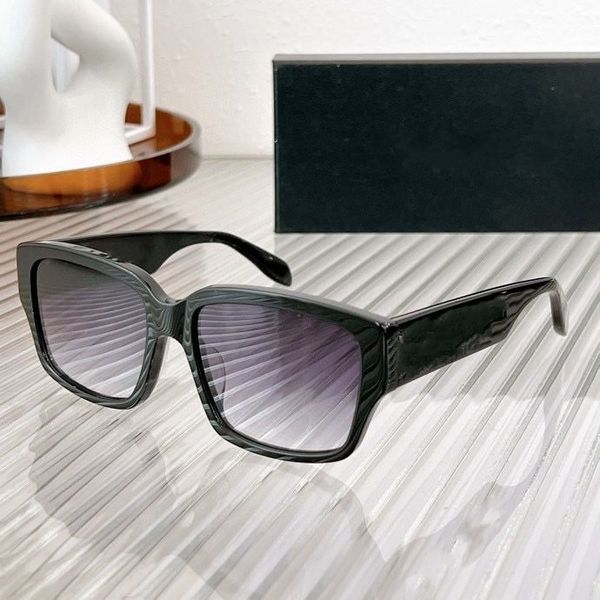 2022 women men sunglasses black width plank frame purple gradient colour big square lenses available with box, White;black
2022 women men sunglasses black width plank frame purple gradient colour big square lenses available with box, White;black