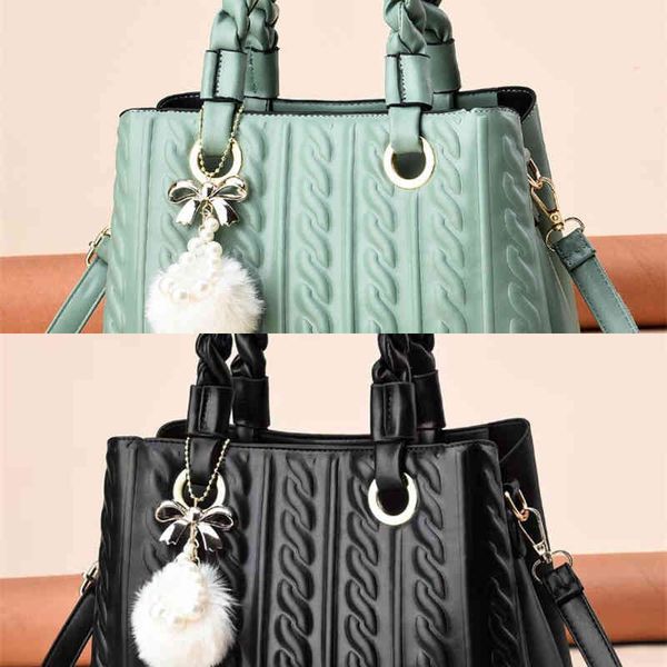 2022 new simple handbag women's fashion bag versatile high-grade texture one shoulder small square bag
2022 new simple handbag women's fashion bag versatile high-grade texture one shoulder small square bag