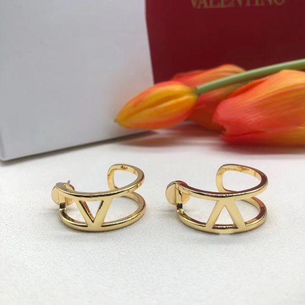 factory retail wholesale charm fashion gold stud earrings design luxury brand jewelry designer letter v women 18k gold simple semicircle ear, Golden;silver
factory retail wholesale charm fashion gold stud earrings design luxury brand jewelry designer letter v women 18k gold simple semicircle ear, Golden;silver