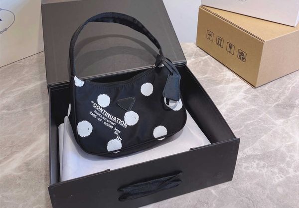 wholesale luxury goods lovely point baguette bag eternal classic really original super durable head skin light and name fashion tourism
wholesale luxury goods lovely point baguette bag eternal classic really original super durable head skin light and name fashion tourism