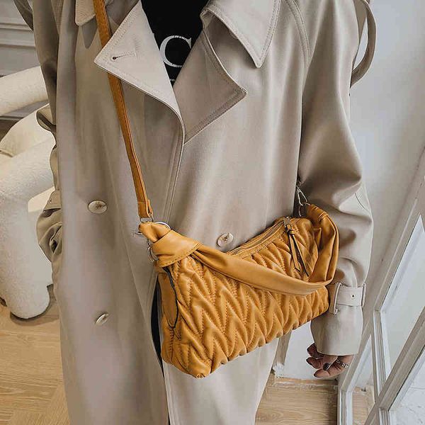 ladies fashion personality trend new brand bag wholesale underarm women's fold shoulder winter style simple
ladies fashion personality trend new brand bag wholesale underarm women's fold shoulder winter style simple