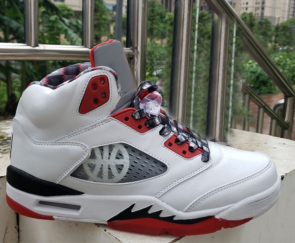 shoes 5 quai 54 men basketball high 5s white university red-black outdoor sneakers trainers sports, White;red
shoes 5 quai 54 men basketball high 5s white university red-black outdoor sneakers trainers sports, White;red