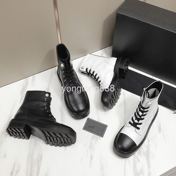 boots high end quality lace up martin boots women's leather medium thick heel flat bottomed short thin, Black
boots high end quality lace up martin boots women's leather medium thick heel flat bottomed short thin, Black