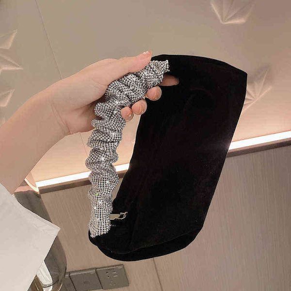 black velvet luxury bag woman rhinestone handle designer handbag for women banquet evening clutch purse designer brand 220505
black velvet luxury bag woman rhinestone handle designer handbag for women banquet evening clutch purse designer brand 220505