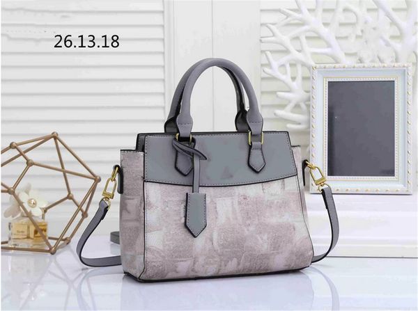 2022 designer brands hollow letters raffia straw tote fashion paper woven women shoulder bags summer beach handbag luxury bag h0565
2022 designer brands hollow letters raffia straw tote fashion paper woven women shoulder bags summer beach handbag luxury bag h0565