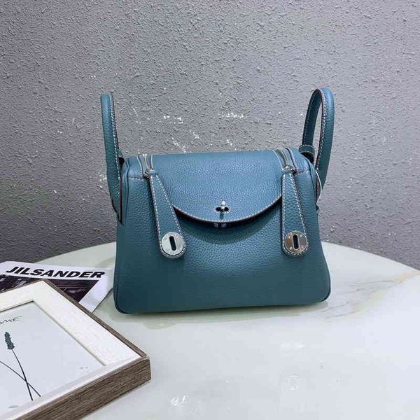 2022h new silver buckle lindi medicine case head lychee grain leather women's bag luxury designer
2022h new silver buckle lindi medicine case head lychee grain leather women's bag luxury designer