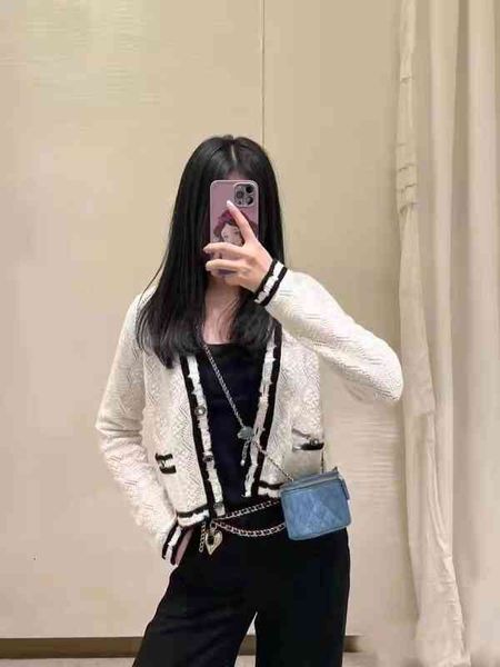 women's sweaters early spring style small fragrance deep v-neck single breasted black and white contrast color hook cashmere long short, White;black
women's sweaters early spring style small fragrance deep v-neck single breasted black and white contrast color hook cashmere long short, White;black