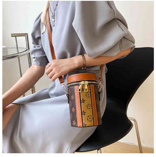 shoulder cross women's red bucket bag fashion keychain factory outlet, Silver
shoulder cross women's red bucket bag fashion keychain factory outlet, Silver