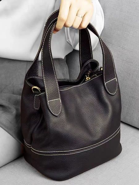 womens leather totes luxury crossbody bags premium color contrast designer leather shoulder bags
womens leather totes luxury crossbody bags premium color contrast designer leather shoulder bags