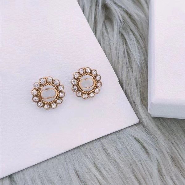 stud charm 18k gold plated 925 silver luxury designer alphabet geometric women's round crystal rhinestone pearl dgearrings wedding part, Golden
stud charm 18k gold plated 925 silver luxury designer alphabet geometric women's round crystal rhinestone pearl dgearrings wedding part, Golden