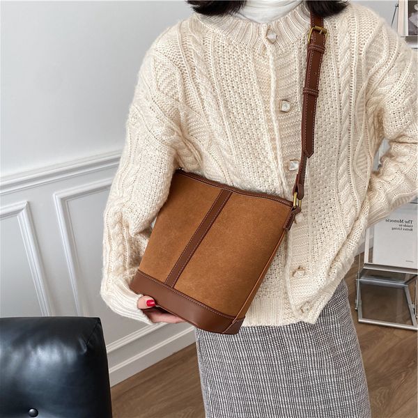 designer bags wind bag women's 2022 messenger shoulder classic flower autumn and winter high-capacity bucket
designer bags wind bag women's 2022 messenger shoulder classic flower autumn and winter high-capacity bucket