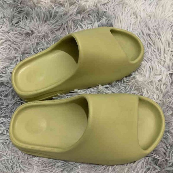 2022 yeesys kanyes runner slipper foam west clog sandals triple black white slides fashion slippers women mens designer beach sandals flip f
2022 yeesys kanyes runner slipper foam west clog sandals triple black white slides fashion slippers women mens designer beach sandals flip f