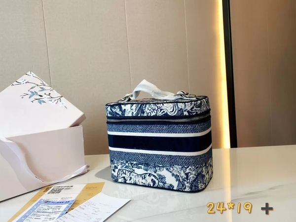 hand bag travel toiletry pouch protection fashion designer handbag tote makeup clutch women leather cosmetic bags for girl special designers
hand bag travel toiletry pouch protection fashion designer handbag tote makeup clutch women leather cosmetic bags for girl special designers