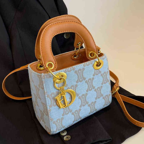 2022 new fashion all-match ladies mini handbag popular texture small bag women's summer 2022 sense portable msenger trend
2022 new fashion all-match ladies mini handbag popular texture small bag women's summer 2022 sense portable msenger trend