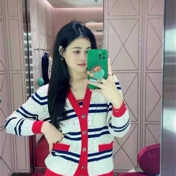 women's sweaters designer 2022 spring and summer new striped contrast hollowed out v-neck knitted cardigan women's loose versatile, White;black
women's sweaters designer 2022 spring and summer new striped contrast hollowed out v-neck knitted cardigan women's loose versatile, White;black