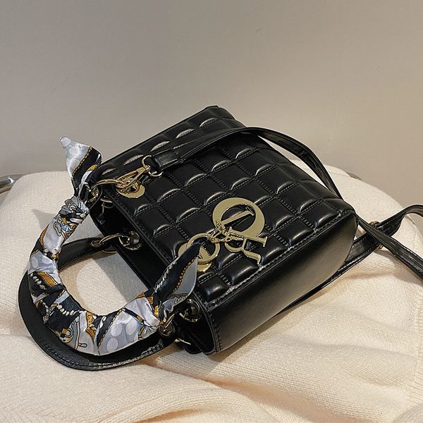 designer bags autumn winter texture 2022 new women's fashion versatile messenger high sense handbag
designer bags autumn winter texture 2022 new women's fashion versatile messenger high sense handbag