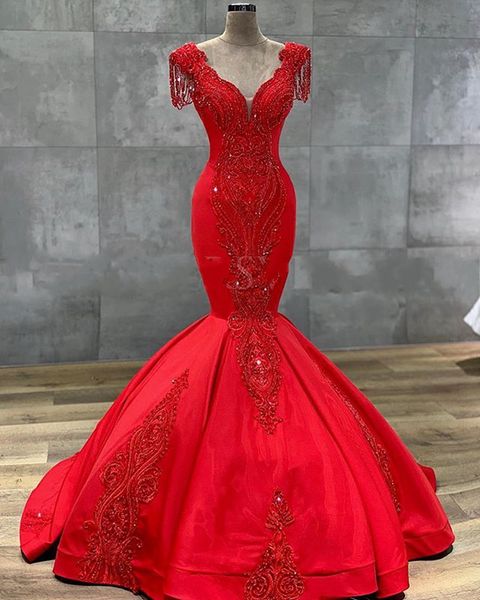 red prom dresses 2022 stunning mermaid v-neck crystak applique arabic dubai women satin formal evening gowns robe de soriee, Black;red
red prom dresses 2022 stunning mermaid v-neck crystak applique arabic dubai women satin formal evening gowns robe de soriee, Black;red