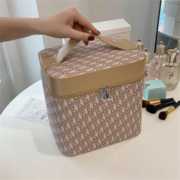 vintage printing portable double-layer high-capacity ins wind red cosmetic storage clearance outlet sale
vintage printing portable double-layer high-capacity ins wind red cosmetic storage clearance outlet sale