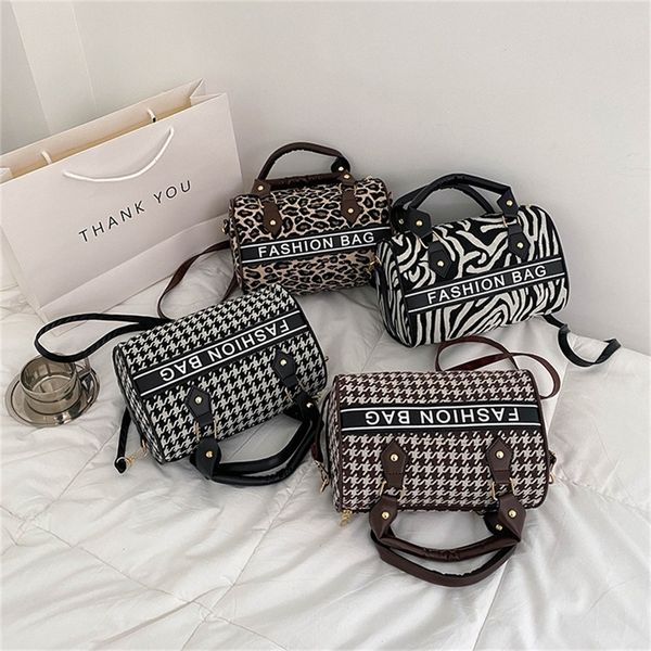 women's winter fashion simple portable single shoulder messenger80% off factory wholesale
women's winter fashion simple portable single shoulder messenger80% off factory wholesale
