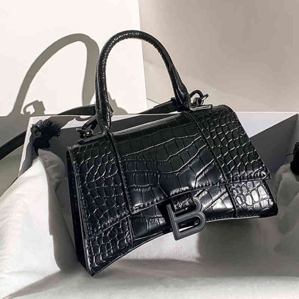 handbags outlet 2022 new portable single shoulder messenger crocodile hourglass bag women's bag leather mini
handbags outlet 2022 new portable single shoulder messenger crocodile hourglass bag women's bag leather mini