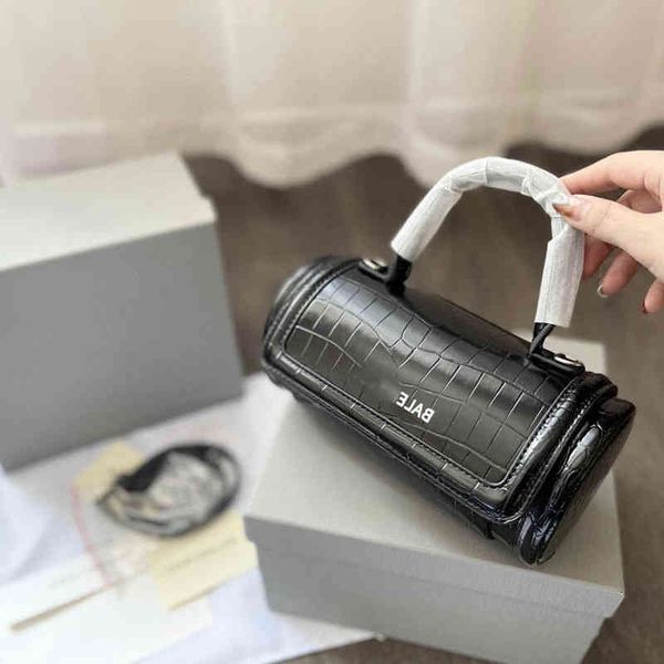 handbag designer balenciga premium 2022 family b crocodile hourglass bag cylinder women's leather portable one shoulder messenger cross
handbag designer balenciga premium 2022 family b crocodile hourglass bag cylinder women's leather portable one shoulder messenger cross