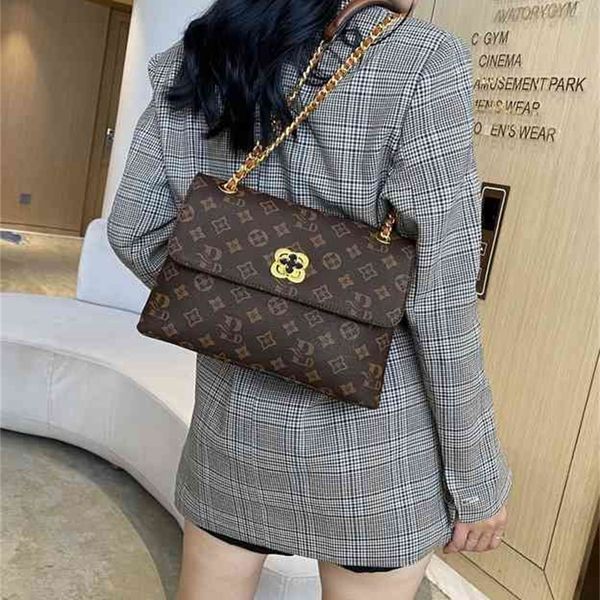 90% off to shop online bag female camellia flip printing versatile foreign style color matching small square bag
90% off to shop online bag female camellia flip printing versatile foreign style color matching small square bag