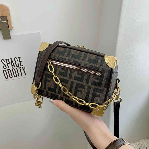 fashion bag 70% off factory clearance super net red foreign style horizontal mobile phone retro chain small square bag single shoulder bag 
fashion bag 70% off factory clearance super net red foreign style horizontal mobile phone retro chain small square bag single shoulder bag