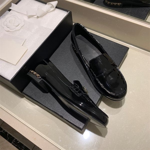 30% off 2022 slippers sandals women spring autumn new patent leather metal decoration flats sewing designer shoes zapatillas mujer size 35-4, Black
30% off 2022 slippers sandals women spring autumn new patent leather metal decoration flats sewing designer shoes zapatillas mujer size 35-4, Black