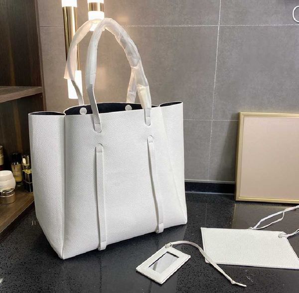 luxurys designers bags handbag women shopping bag large quantity high quanlity female shoulder bagss big brand black and white color
luxurys designers bags handbag women shopping bag large quantity high quanlity female shoulder bagss big brand black and white color