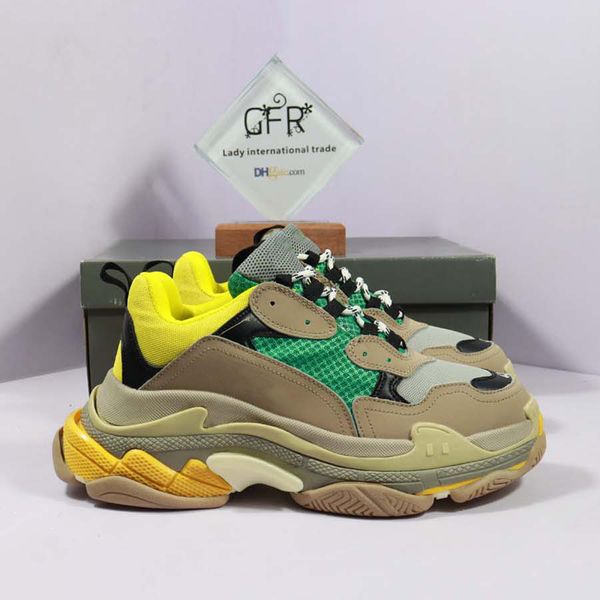 2022 triple s men women designer casual shoes platform sneakers black white grey red pink blue green light tan oreo mens trainers sports fas
2022 triple s men women designer casual shoes platform sneakers black white grey red pink blue green light tan oreo mens trainers sports fas