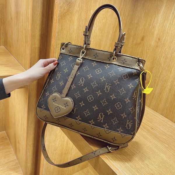 ladies leathers shoulder bags large capacity elegant atmosphere printing tote bag personality cartoon decoration ladies handbag graffiti cut
ladies leathers shoulder bags large capacity elegant atmosphere printing tote bag personality cartoon decoration ladies handbag graffiti cut