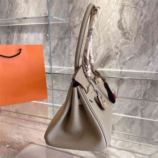 leather 2022 birkins's designer capacity design classic large handbag clemence soft shoulder bag noble temperament ladies silk scarf
leather 2022 birkins's designer capacity design classic large handbag clemence soft shoulder bag noble temperament ladies silk scarf