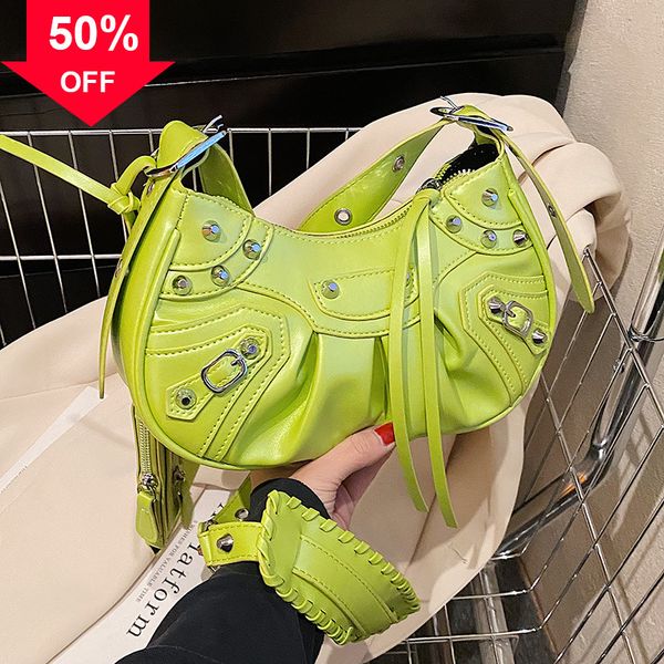 2022 new locomotive crcent fold armpit half moon handbag fashionable retro women's totes shoulder bag
2022 new locomotive crcent fold armpit half moon handbag fashionable retro women's totes shoulder bag