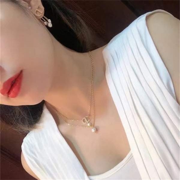 2022 20% off designer jewelry d new brass metal hollow out letter pearl hanging tassel temperament earrings, Golden
2022 20% off designer jewelry d new brass metal hollow out letter pearl hanging tassel temperament earrings, Golden