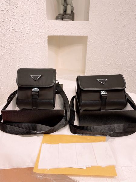 famous designer tramp multi-functional waterproof nylon canvas bags classic men's and women's handbags wholesale aslant package ba
famous designer tramp multi-functional waterproof nylon canvas bags classic men's and women's handbags wholesale aslant package ba