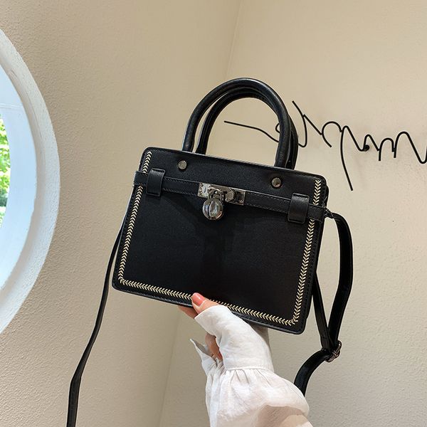 designer bags women's trend 2022 new korean ol messenger fashion texture small lock shoulder foreign style handbag
designer bags women's trend 2022 new korean ol messenger fashion texture small lock shoulder foreign style handbag