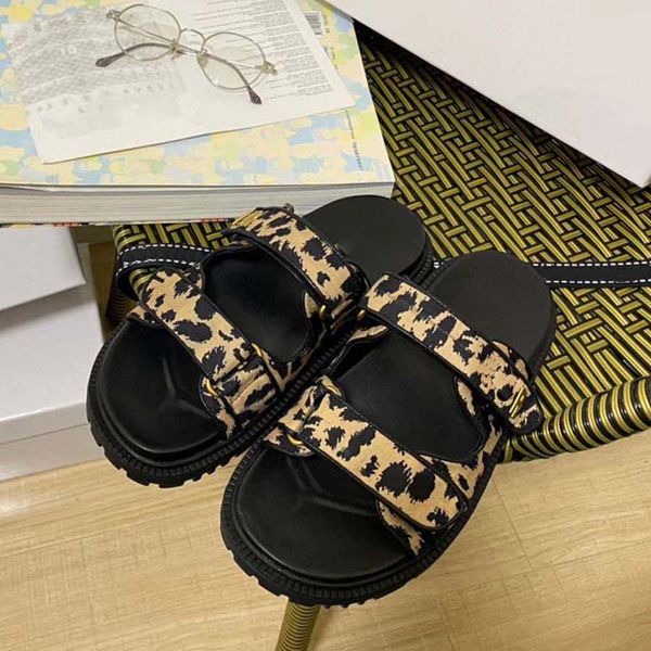 woman slippers black fashion sandals beach thick bottom classic pattern slipper platform alphabet lady leather silver slides home
woman slippers black fashion sandals beach thick bottom classic pattern slipper platform alphabet lady leather silver slides home