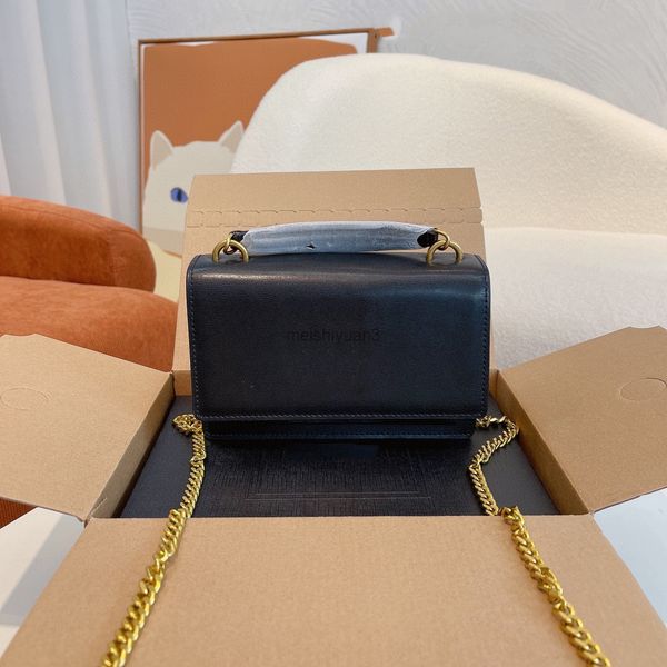 solid color small square bag handbag metal letter large capacity leather fashion women bagsshoulder diagonal bag chain luxury design classic
solid color small square bag handbag metal letter large capacity leather fashion women bagsshoulder diagonal bag chain luxury design classic