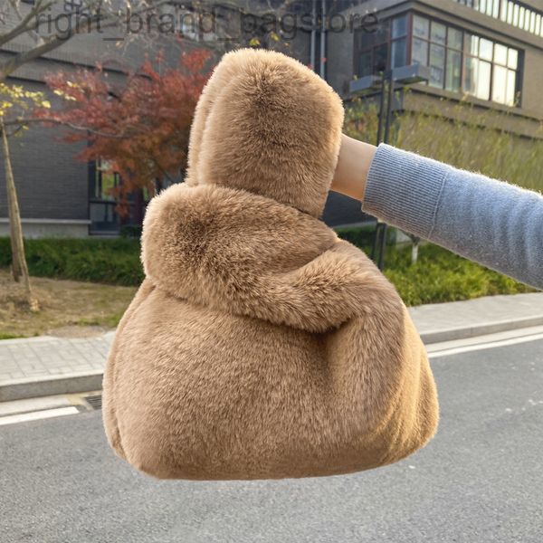 fashion soft plush women's handbag winter fluffy wrist bag designer bags for women faux fur bag ladies purses 2021 w220813
fashion soft plush women's handbag winter fluffy wrist bag designer bags for women faux fur bag ladies purses 2021 w220813