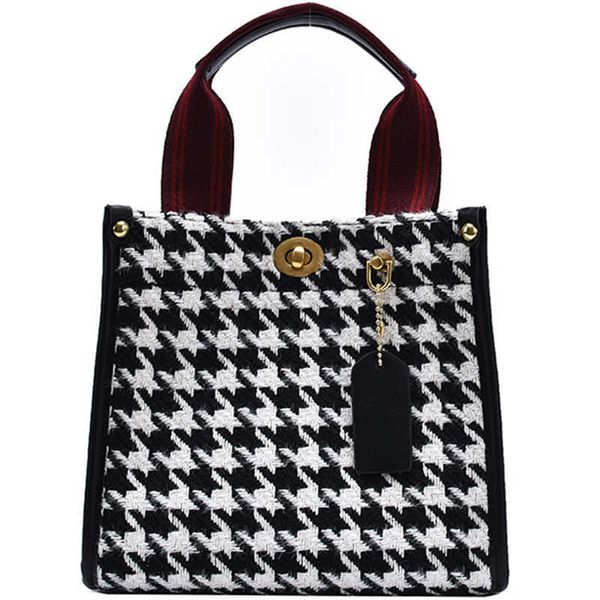 evening bagsdesigner pu leather shoulder 2022 simple open handbags winter branded women s trending houndstooth hand bag y0506
evening bagsdesigner pu leather shoulder 2022 simple open handbags winter branded women s trending houndstooth hand bag y0506
