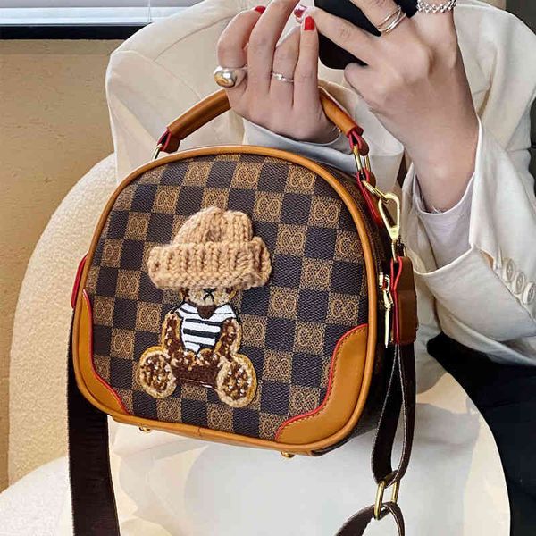 2022 factory wholesale new ins high-capacity high-grade women's new fashion bear lattice pu bag portable one shoulder messenger 3hb4
2022 factory wholesale new ins high-capacity high-grade women's new fashion bear lattice pu bag portable one shoulder messenger 3hb4