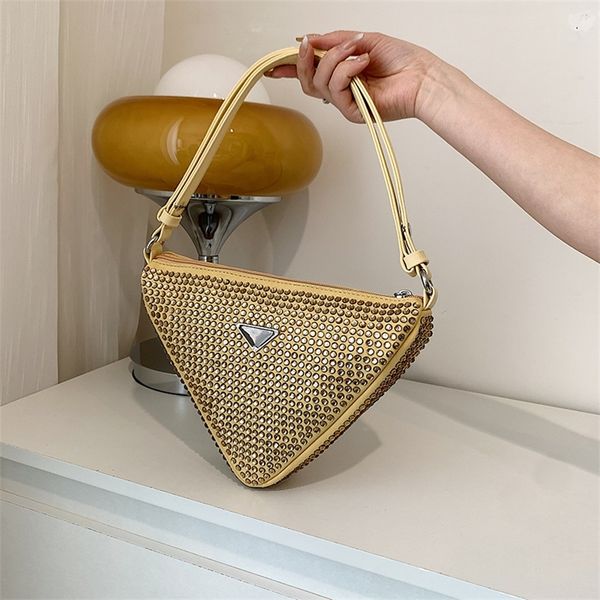 outlet summer foreign style diamond inlaid portable triangle bag 2022 new minority messenger women's simple one shoulder sale_kqd4
outlet summer foreign style diamond inlaid portable triangle bag 2022 new minority messenger women's simple one shoulder sale_kqd4