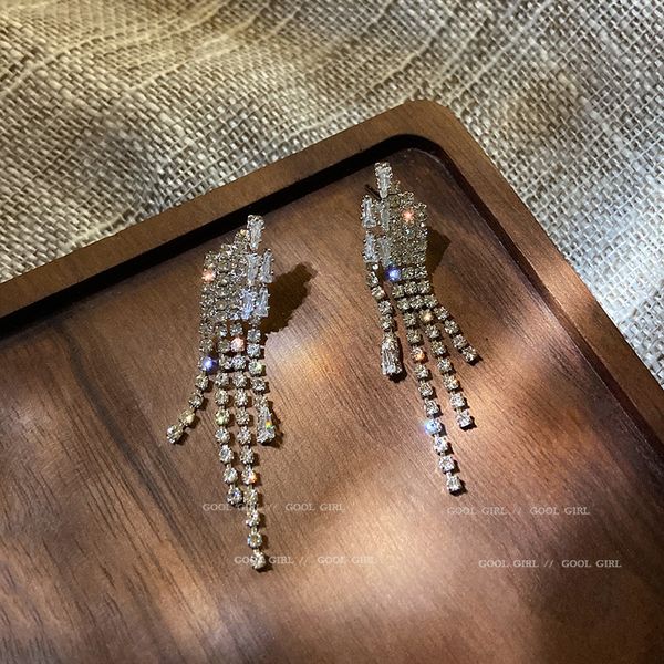 925 silver stud rhinestone-encrusted zircon tassel eardrops european and american minimalist design personalized earrings long fringe earrin, Golden
925 silver stud rhinestone-encrusted zircon tassel eardrops european and american minimalist design personalized earrings long fringe earrin, Golden
