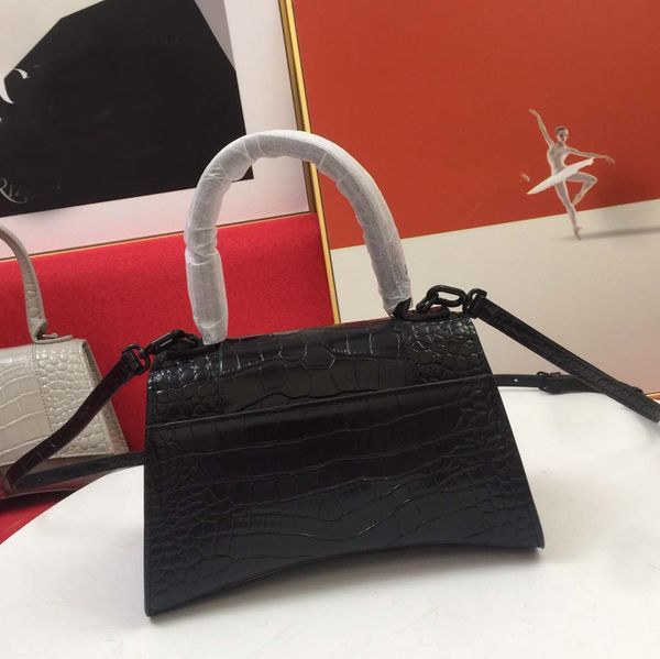 2022 favorite womens designer bag totes 23cm flap crocodile black fashion handbag lining zipper pocket leather ladies classic shoulder hourg
2022 favorite womens designer bag totes 23cm flap crocodile black fashion handbag lining zipper pocket leather ladies classic shoulder hourg