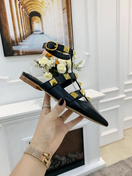 luxury real v logo womens rivets sandals flat heel shoes 2022 fashion women shoes genuine leather ladies shoe size 35-42 us4-11, Black
luxury real v logo womens rivets sandals flat heel shoes 2022 fashion women shoes genuine leather ladies shoe size 35-42 us4-11, Black