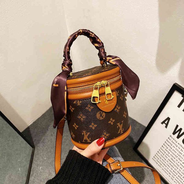 purse sale light luxury bag women's new winter fashion texture belt strap shoulder bag versatile minority messenger bucket bag
purse sale light luxury bag women's new winter fashion texture belt strap shoulder bag versatile minority messenger bucket bag