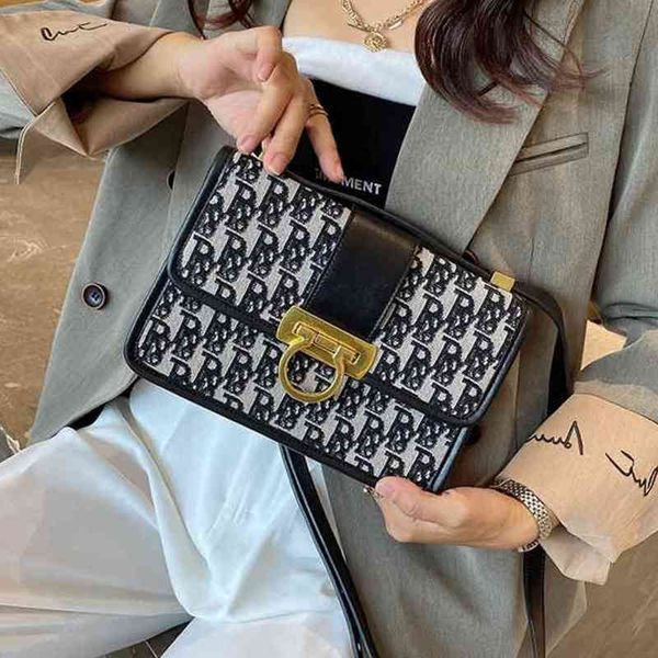 design and versatile embroidered thread small square women's new messenger bag one shoulder portable canvas handbags
design and versatile embroidered thread small square women's new messenger bag one shoulder portable canvas handbags